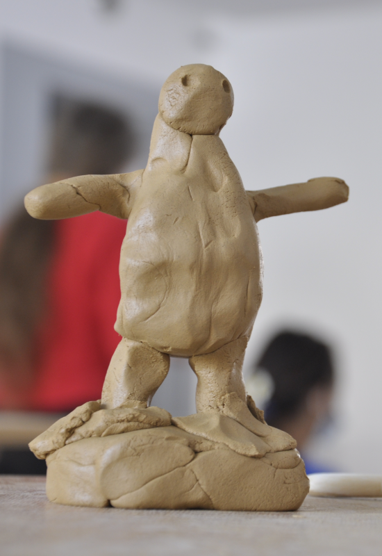 Le petit bonhomme en terre Le petit bonhomme en terre