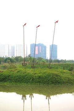 La voie des airs, sculpture réalisée pour le Parc P'Art Sino Français de Ronggui, Shunde Chine  Ancres, Métal, résine et fibre de verre (Hauteur:7m)